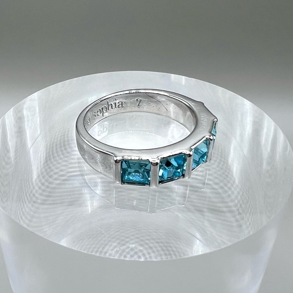 EUC lia sophia “Cold Front” ring size 7, aqua cut crystals, silver tone band